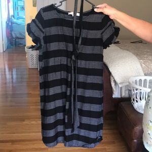 Medium Petitr- worn 2x’s- great work dress.